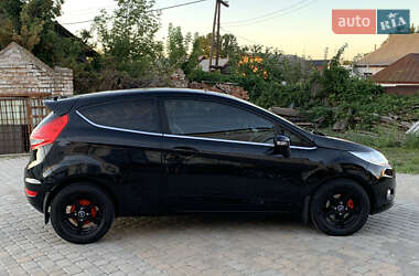 Хэтчбек Ford Fiesta 2012 в 