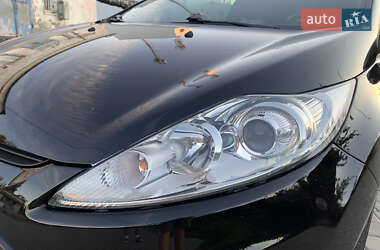 Хэтчбек Ford Fiesta 2012 в 