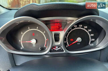Хэтчбек Ford Fiesta 2012 в 