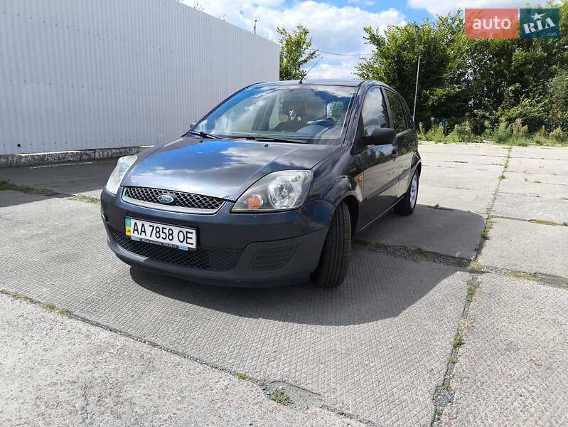 Хэтчбек Ford Fiesta 2006 в 