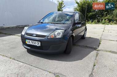 Хэтчбек Ford Fiesta 2006 в 
