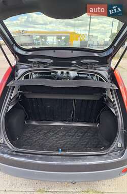 Хэтчбек Ford Fiesta 2006 в 