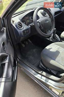 Хэтчбек Ford Fiesta 2006 в 