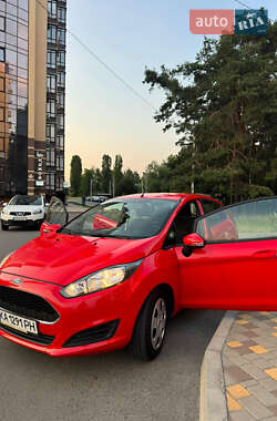 Хэтчбек Ford Fiesta 2016 в 