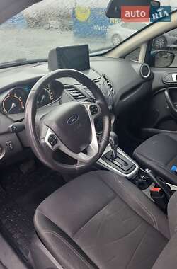 Хэтчбек Ford Fiesta 2015 в 