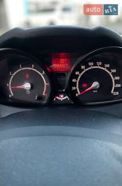 Хэтчбек Ford Fiesta 2011 в 
