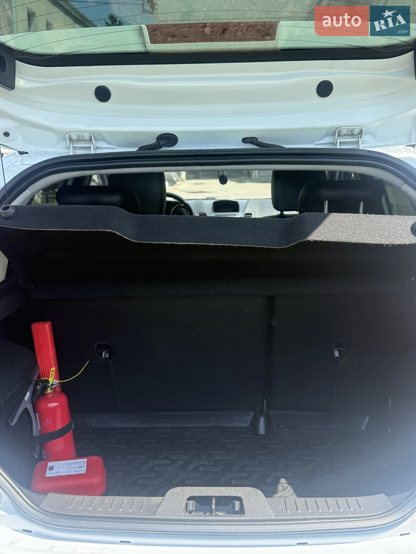 2013 Ford Fiesta - мініатюра 28