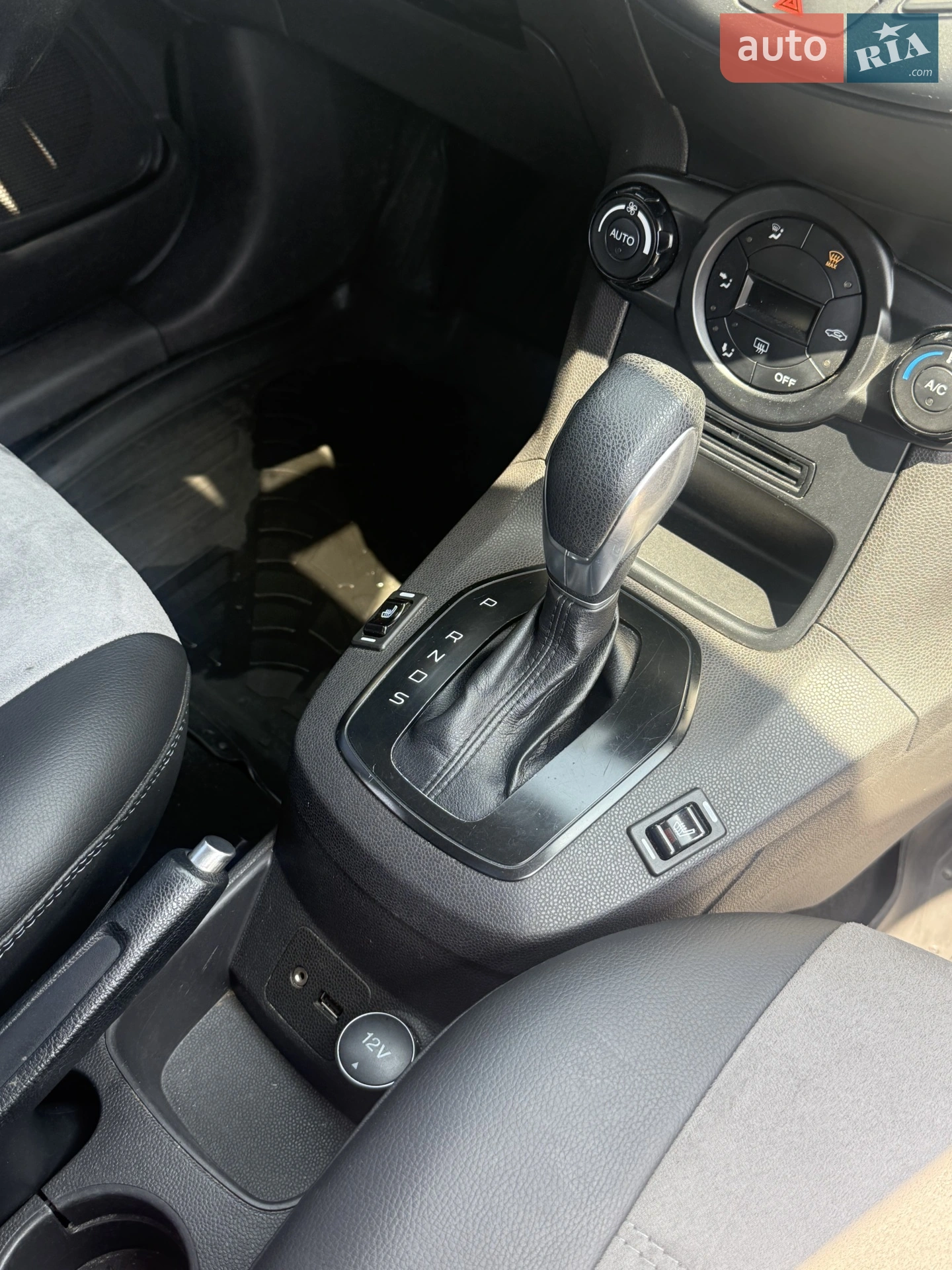 2013 Ford Fiesta - мініатюра 23