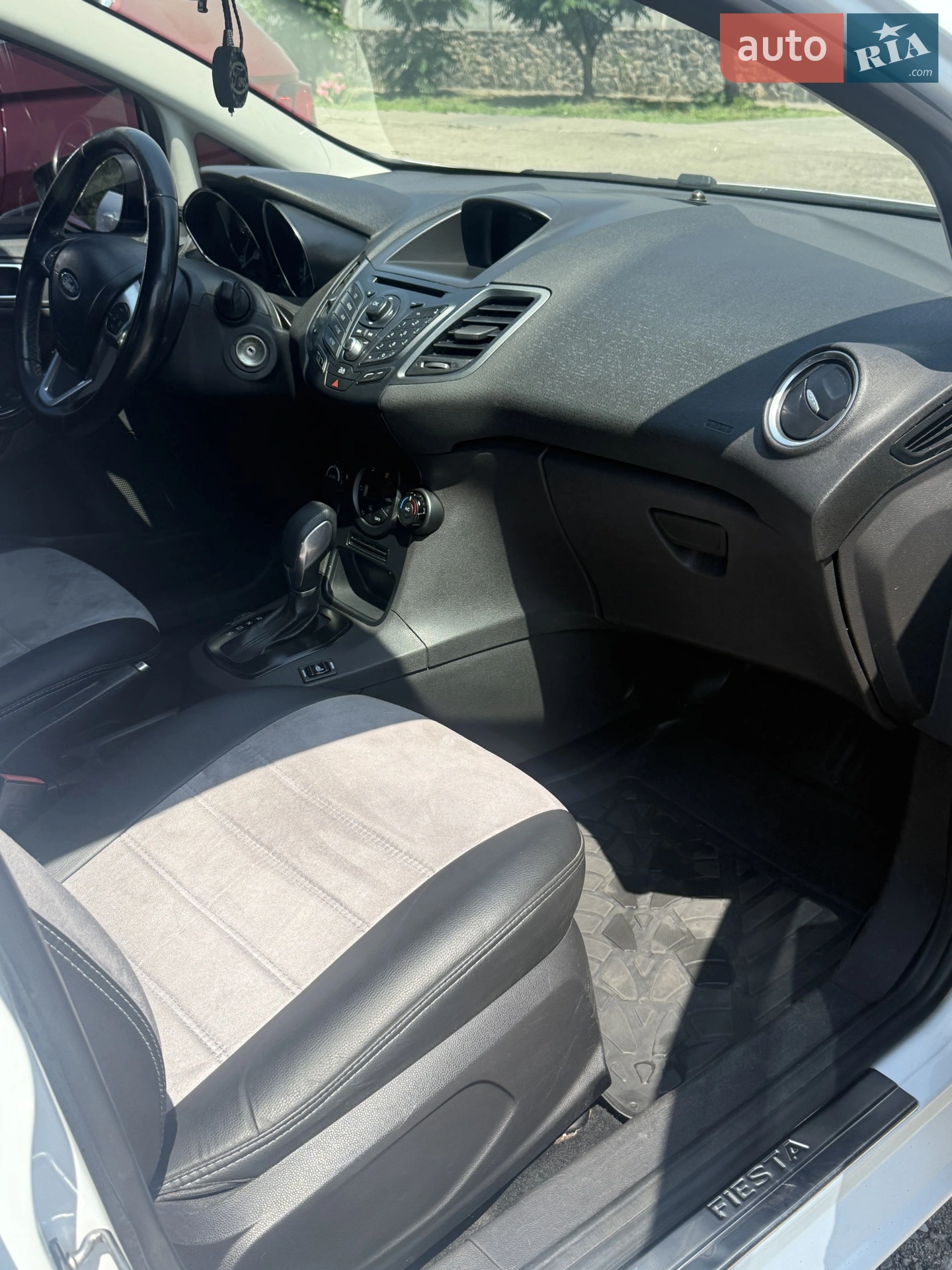 2013 Ford Fiesta - мініатюра 25