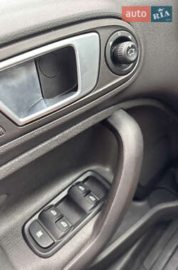 Седан Ford Fiesta 2013 в 