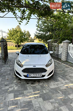 Хэтчбек Ford Fiesta 2016 в 