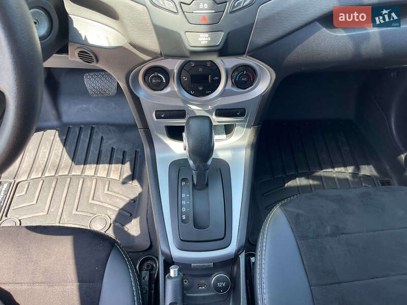 Седан Ford Fiesta 2019 в Ужгороде