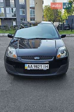 Хэтчбек Ford Fiesta 2006 в 