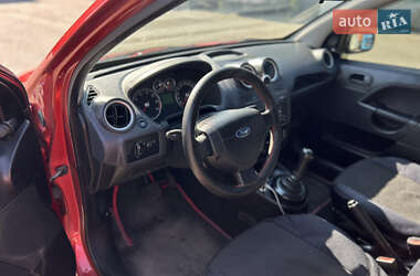 Хэтчбек Ford Fiesta 2006 в 