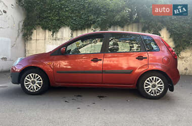 Хэтчбек Ford Fiesta 2006 в 