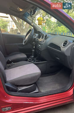 Хэтчбек Ford Fiesta 2006 в 