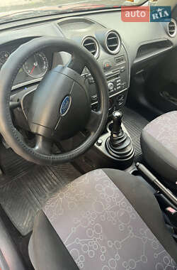 Хэтчбек Ford Fiesta 2006 в 