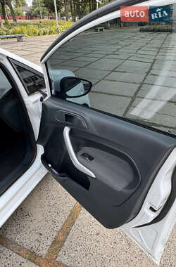 Хэтчбек Ford Fiesta 2011 в 