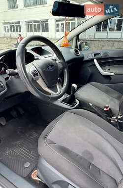 Хэтчбек Ford Fiesta 2011 в 