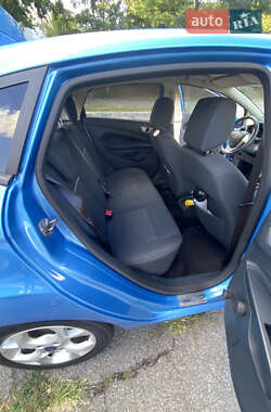 Хэтчбек Ford Fiesta 2011 в 