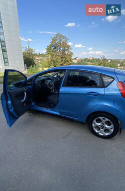 Хэтчбек Ford Fiesta 2011 в 