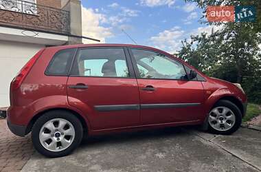 Хэтчбек Ford Fiesta 2006 в 