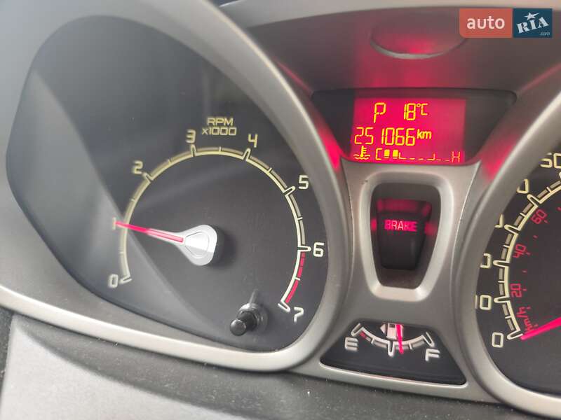 Седан Ford Fiesta 2013 в Киеве фото 14 Седан Ford Fiesta 2013 в Киеве