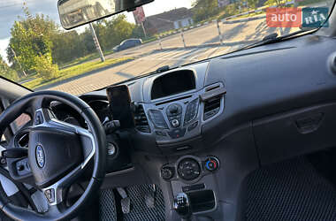 Хэтчбек Ford Fiesta 2012 в 