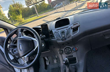 Хэтчбек Ford Fiesta 2012 в 