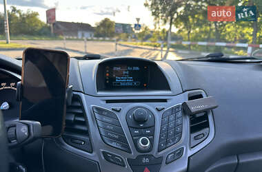 Хэтчбек Ford Fiesta 2012 в 