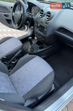 Хэтчбек Ford Fiesta 2008 в 