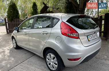 Хэтчбек Ford Fiesta 2011 в 