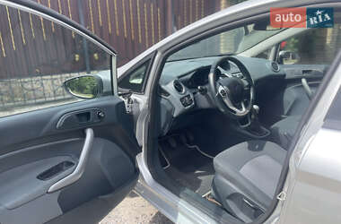 Хэтчбек Ford Fiesta 2011 в 