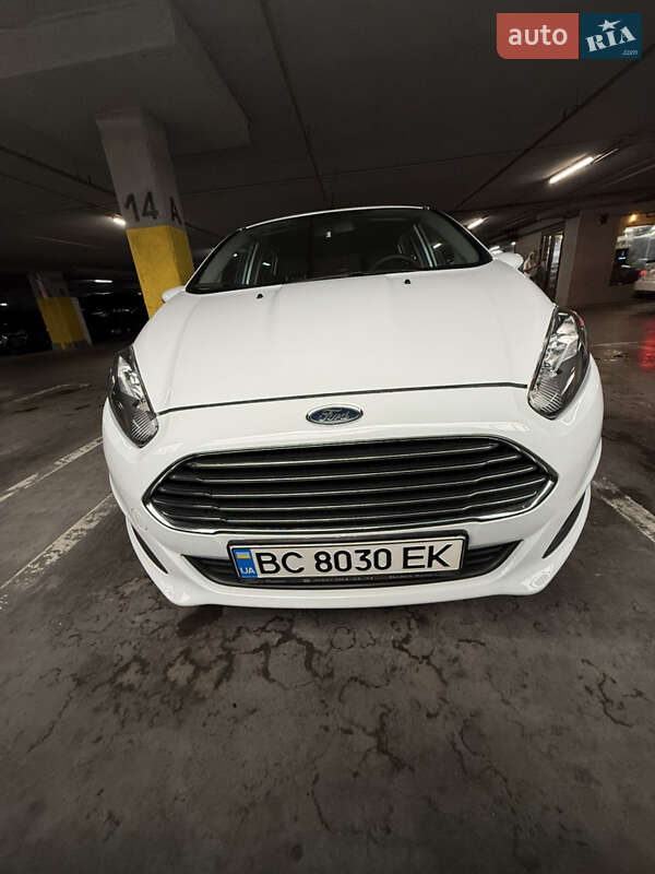 Хэтчбек Ford Fiesta 2015 в Львове