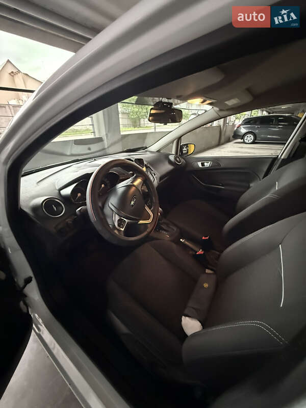 Хэтчбек Ford Fiesta 2015 в Львове