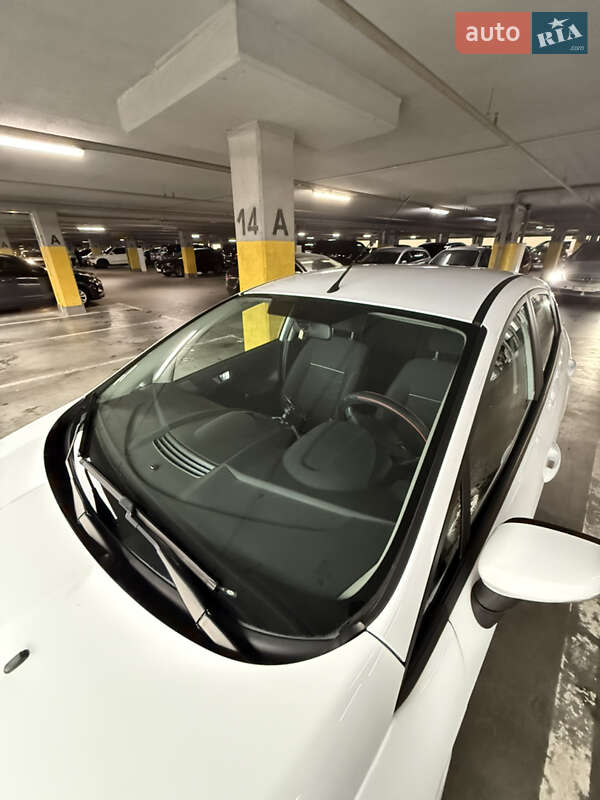 Хэтчбек Ford Fiesta 2015 в Львове