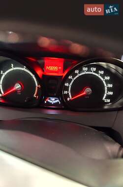 Хэтчбек Ford Fiesta 2011 в 