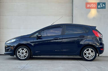Хэтчбек Ford Fiesta 2017 в 