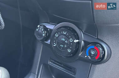 Хэтчбек Ford Fiesta 2017 в 