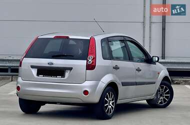 Хэтчбек Ford Fiesta 2007 в 