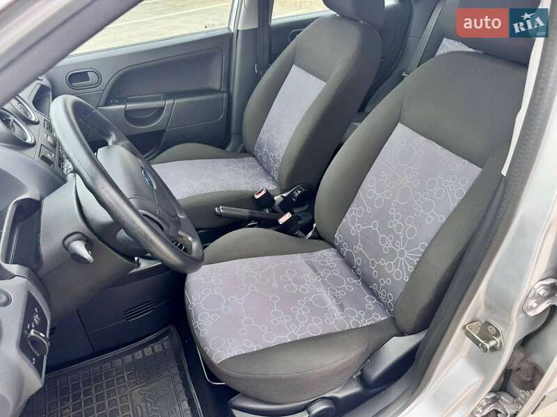 Хэтчбек Ford Fiesta 2007 в Киеве