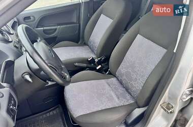 Хэтчбек Ford Fiesta 2007 в 