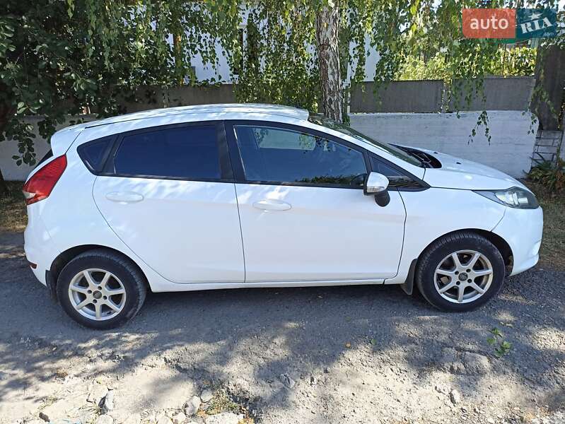 Хэтчбек Ford Fiesta 2011 в Днепре