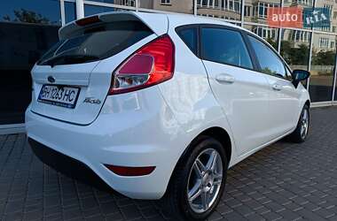 Хэтчбек Ford Fiesta 2016 в 