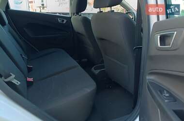 Хэтчбек Ford Fiesta 2016 в 
