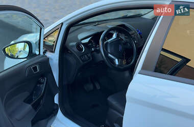 Хетчбек Ford Fiesta 2013 в 