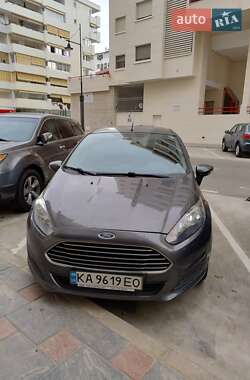 Хэтчбек Ford Fiesta 2015 в 