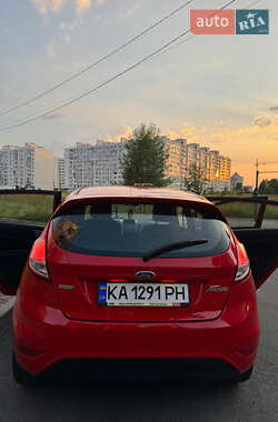 Хетчбек Ford Fiesta 2016 в 