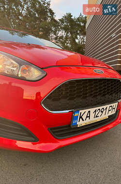 Хетчбек Ford Fiesta 2016 в 