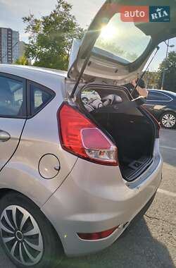 Седан Ford Fiesta 2015 в 
